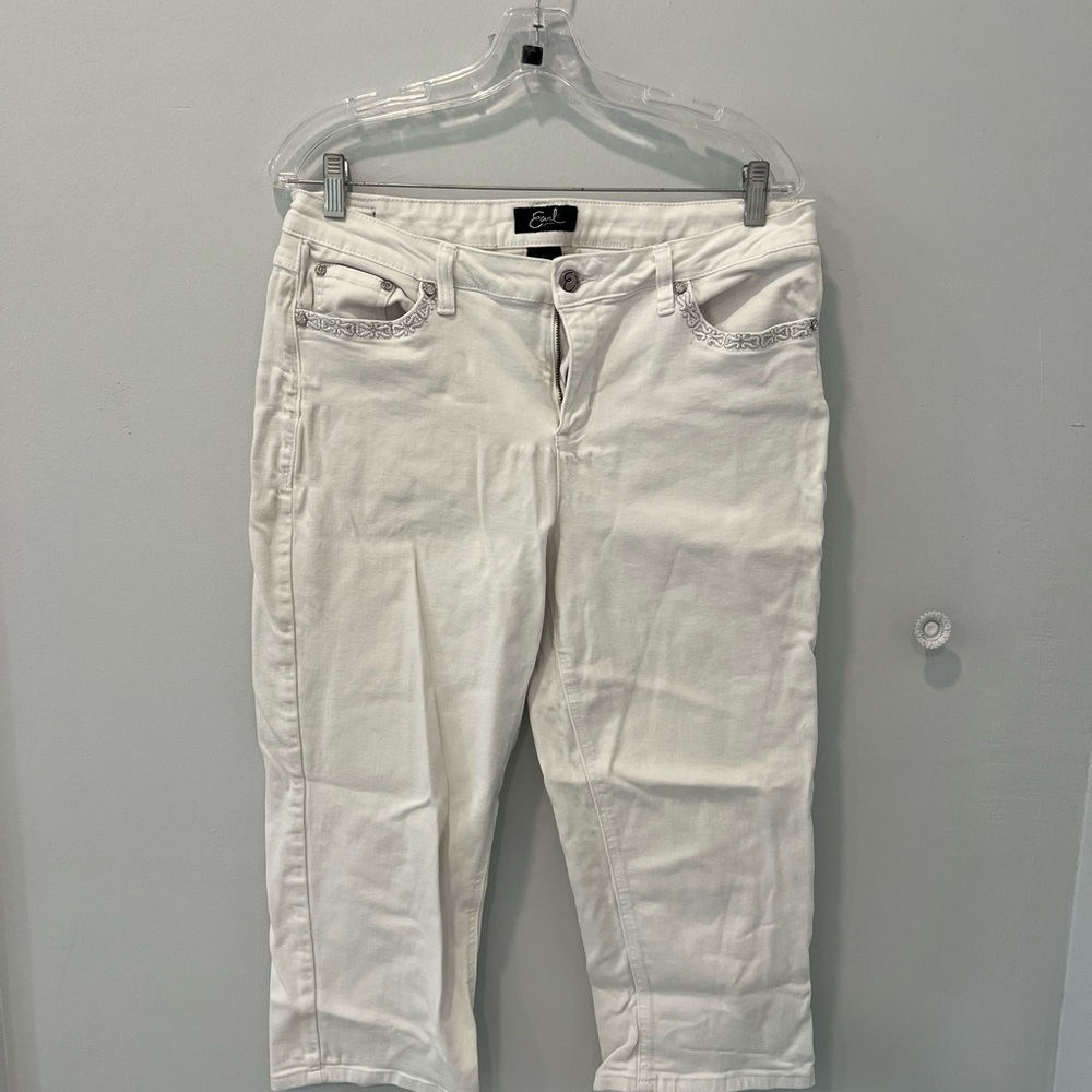 Earl Jeans White Ankle Cropped Jeans w/Embellished Back Pockets